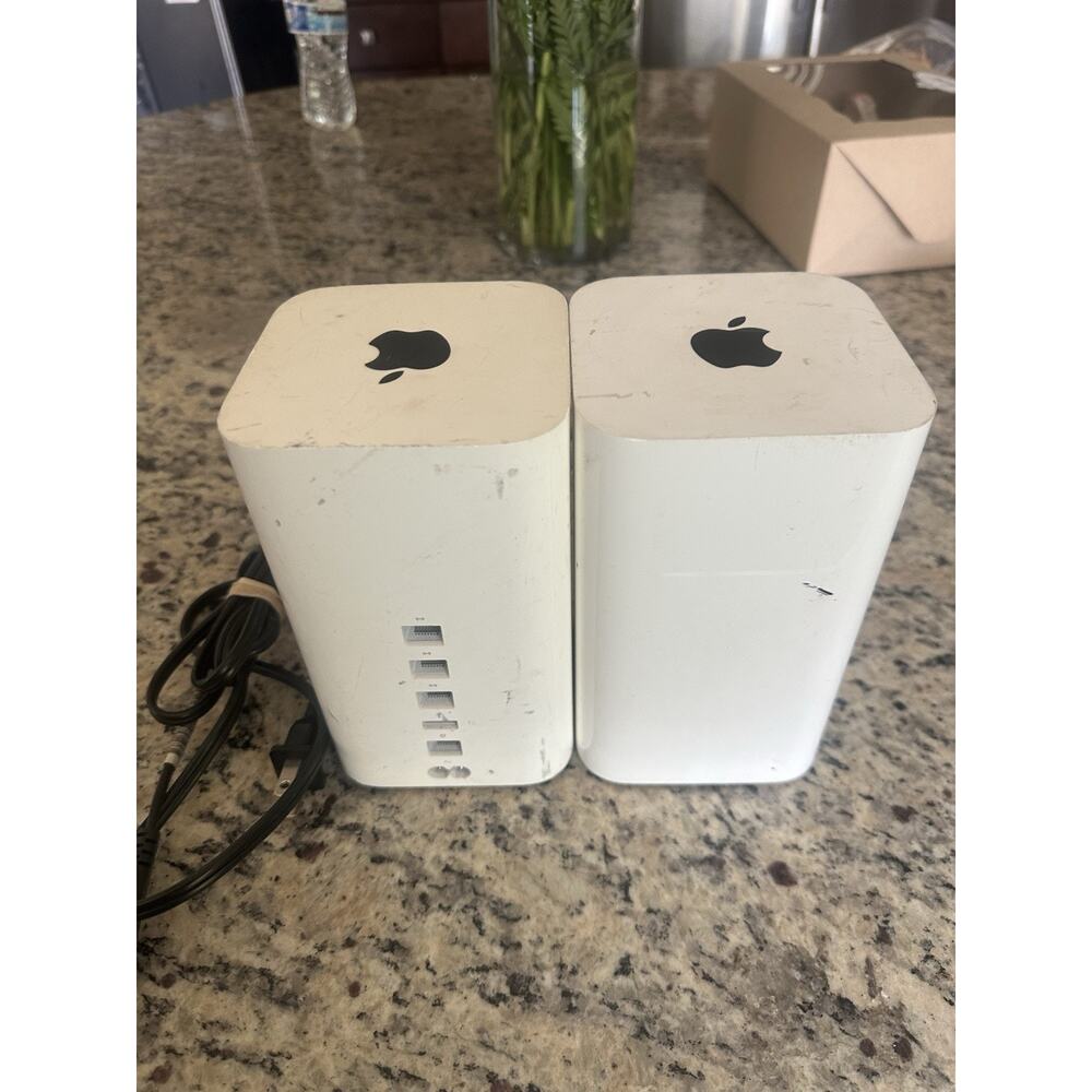 2 Apple AirPort Extreme Base Station Wireless Router A1521 With Power Cables